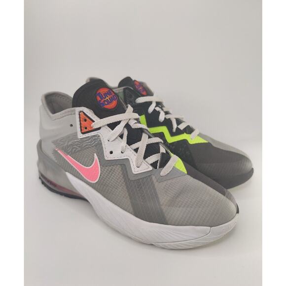 Nike Space Jam Looney Tunes Sz  7y/ 8 Women's - Picture 2 of 10